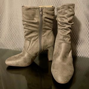 Kelly & Katie Tan Sueded Ankle Boots sz 6.5